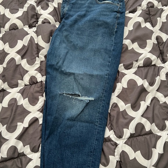 Old Navy Plus sized Women’s Jeans - Picture 2 of 8